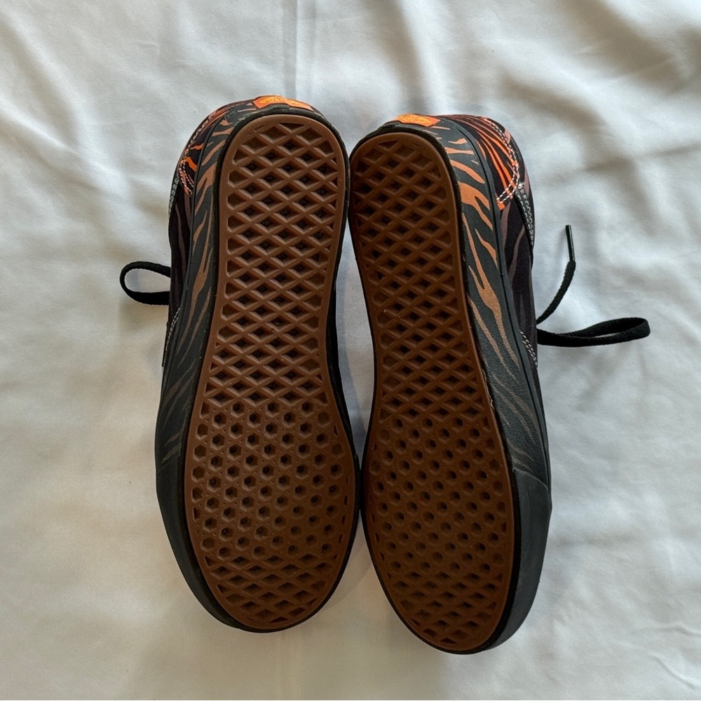 Vans Men's Project Cat Black and Orange Patterned Sneakers with ComfyCush Soles - Picture 4 of 4